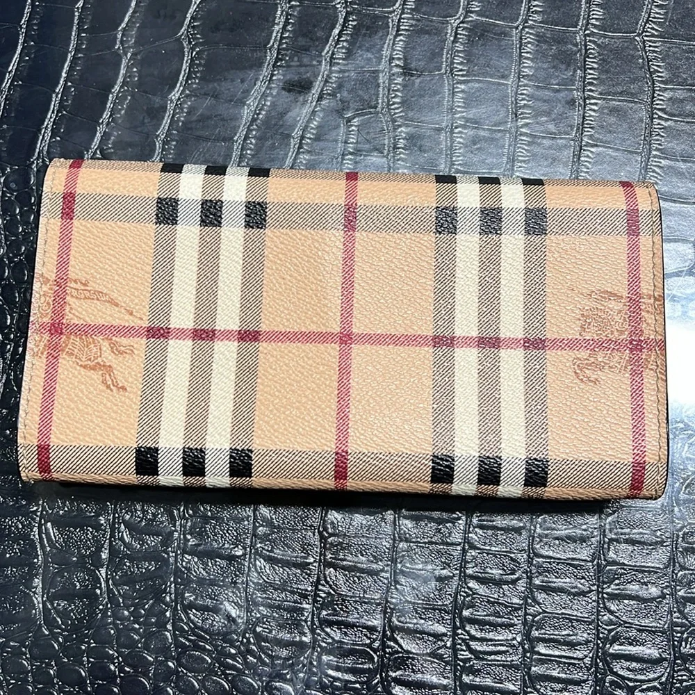 Burberry Wallet (Authentic) - Picture 2 of 15